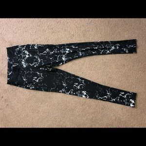 Pop Fit Black & White Patterned Leggings Size M